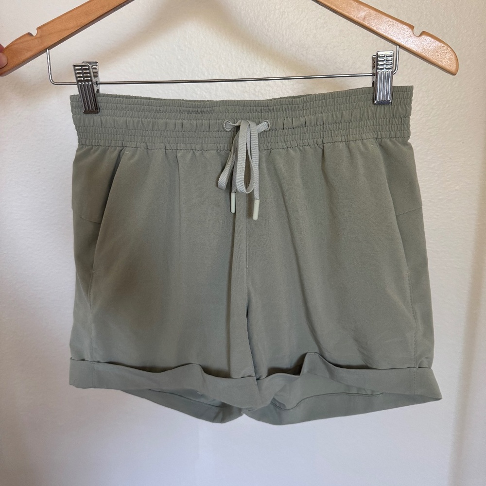 Lululemon Spring Break Away Shorts Sage Green Size 4